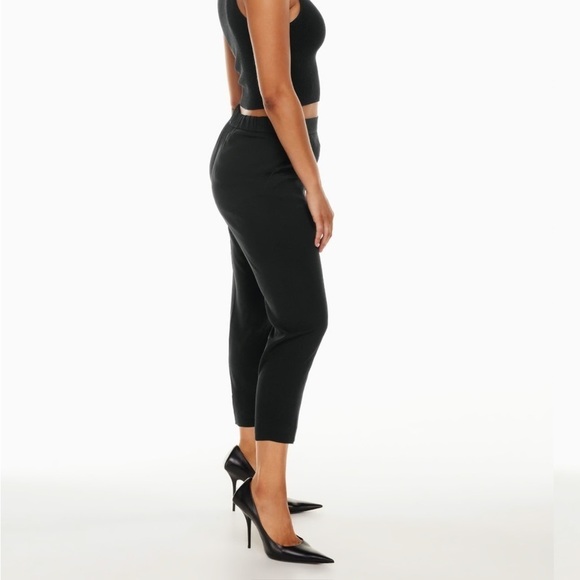 Aritzia Babaton Conan Cropped Pant Cropped crepe trousers - Picture 2 of 11